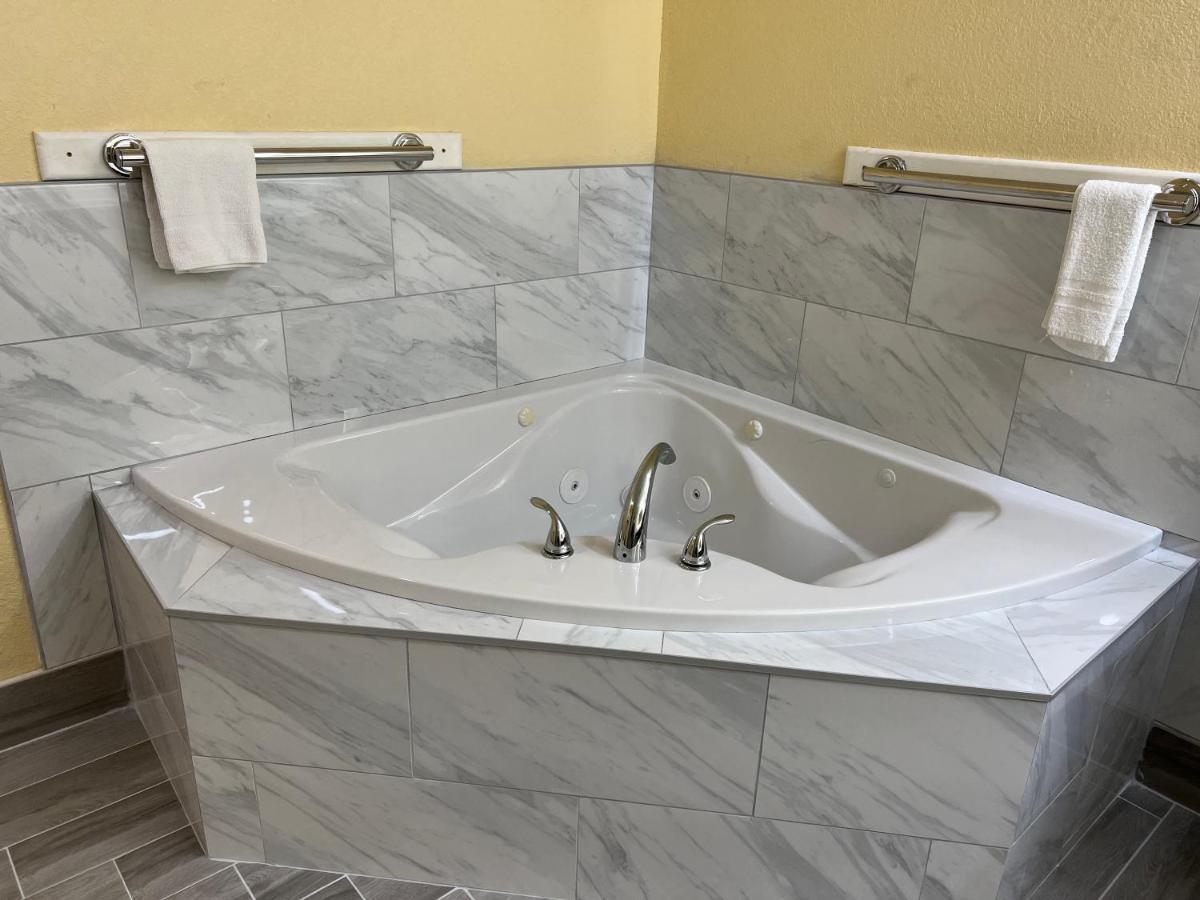Days Inn By Wyndham Suites Fredericksburg Luaran gambar