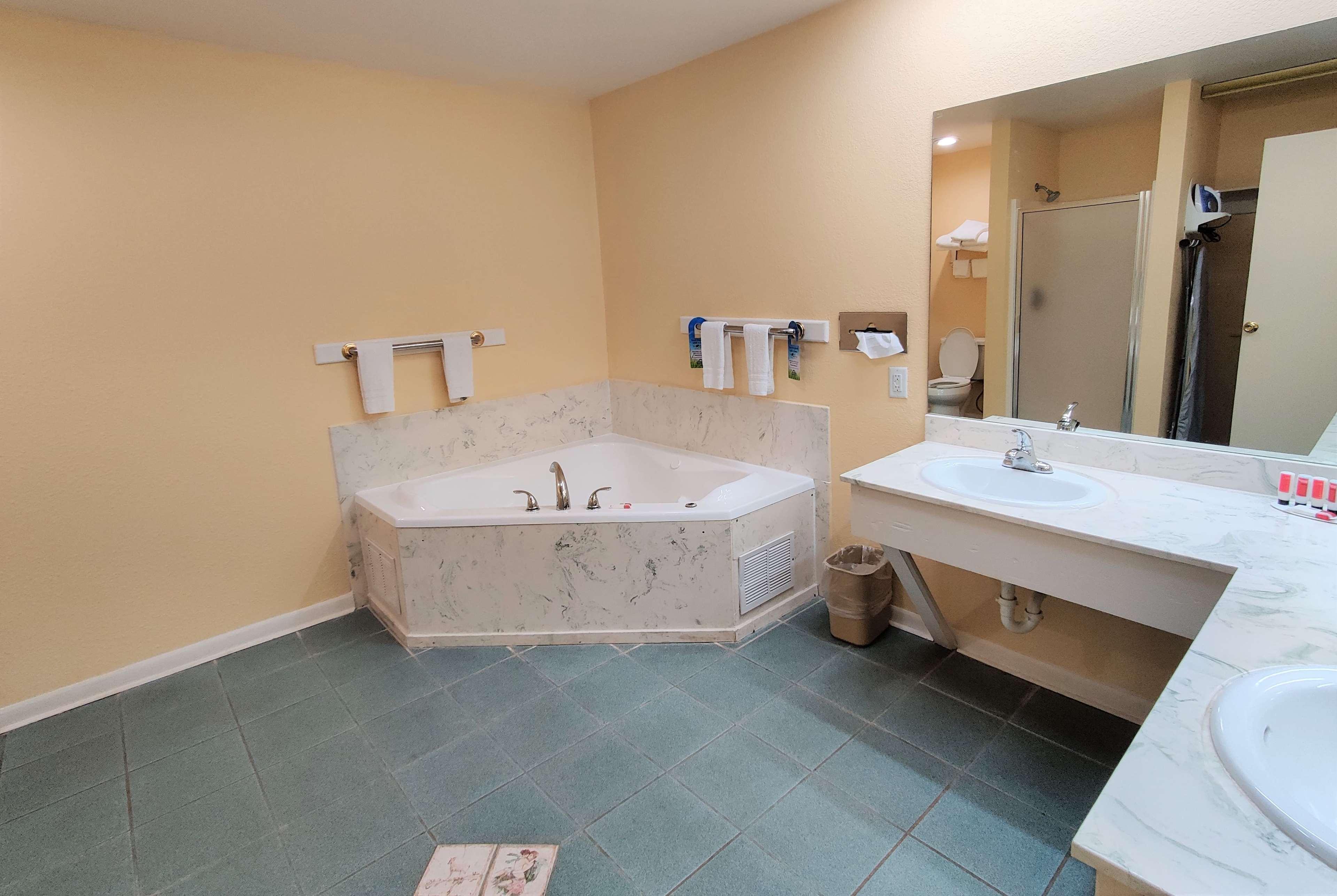 Days Inn By Wyndham Suites Fredericksburg Luaran gambar