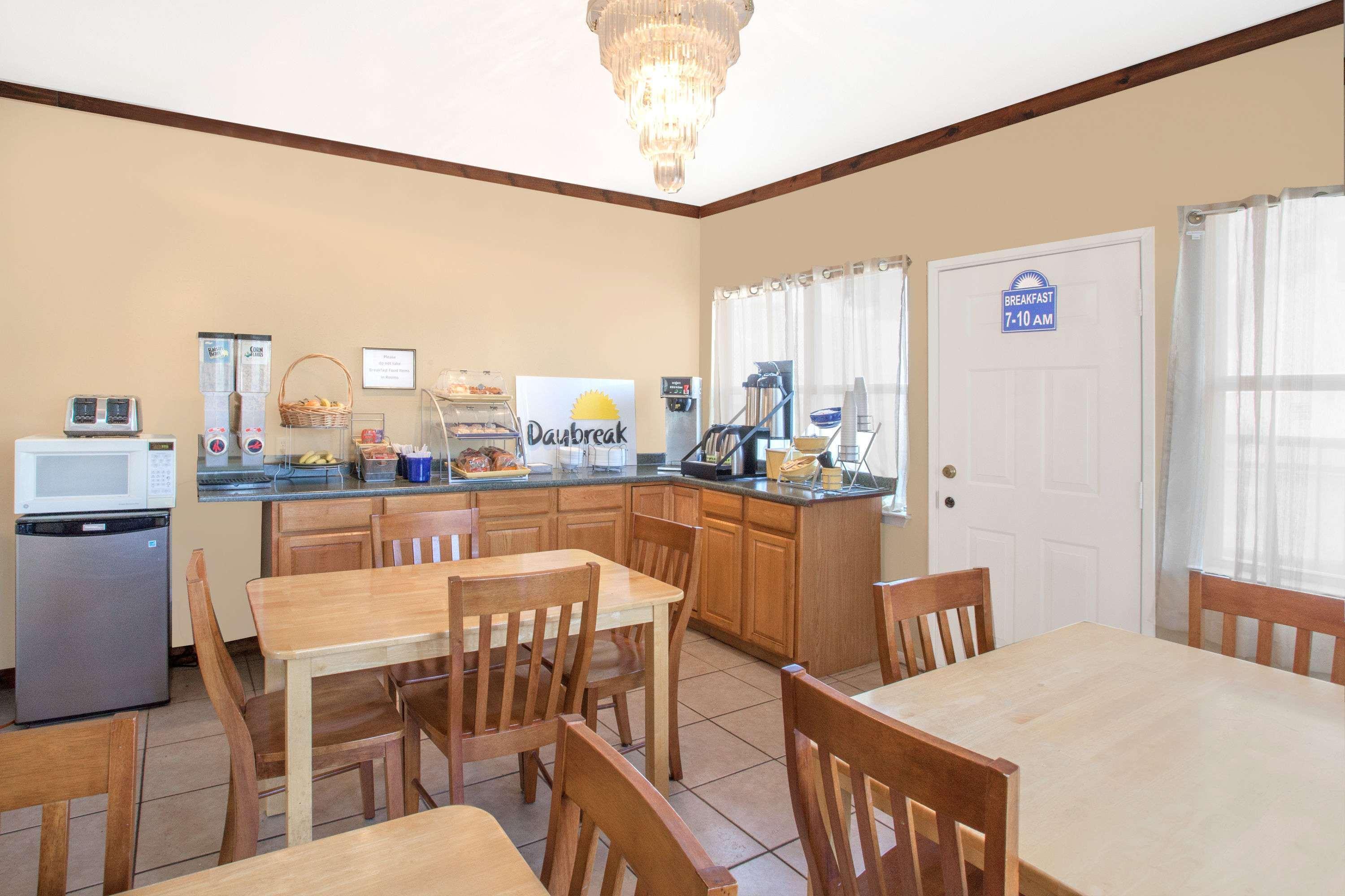 Days Inn By Wyndham Suites Fredericksburg Luaran gambar